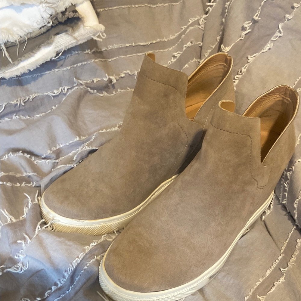 Women’s  Tan Slip-On Shoes